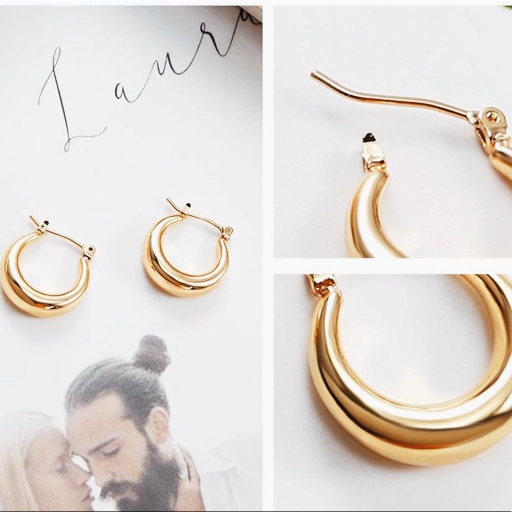 Mini Gold Hoops, never worn (except for photos) !!